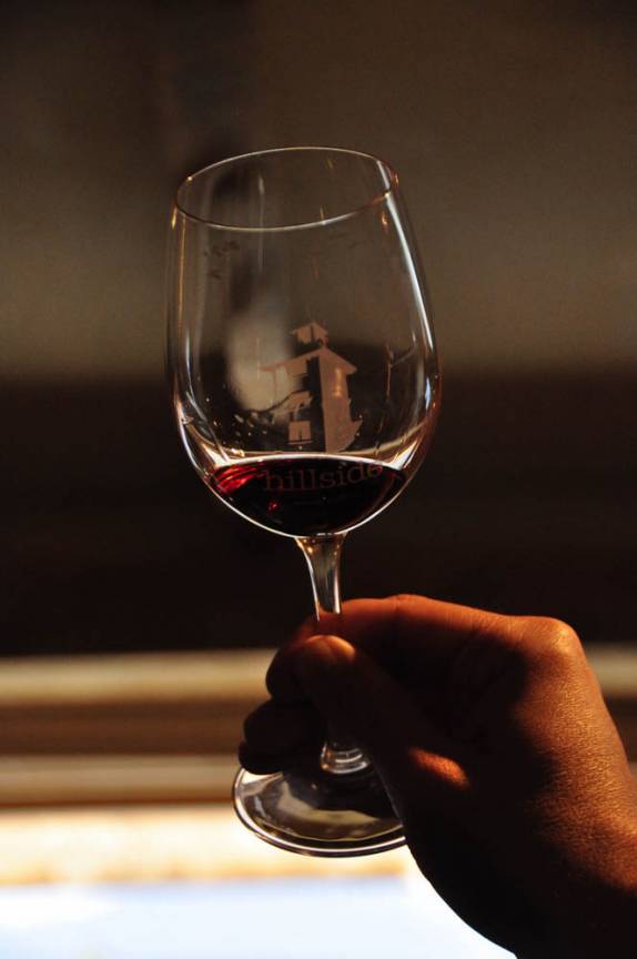 Saborosa degustação de vinho tinto no Okanagan Valley, no  sul da British Columbia, no Canadá